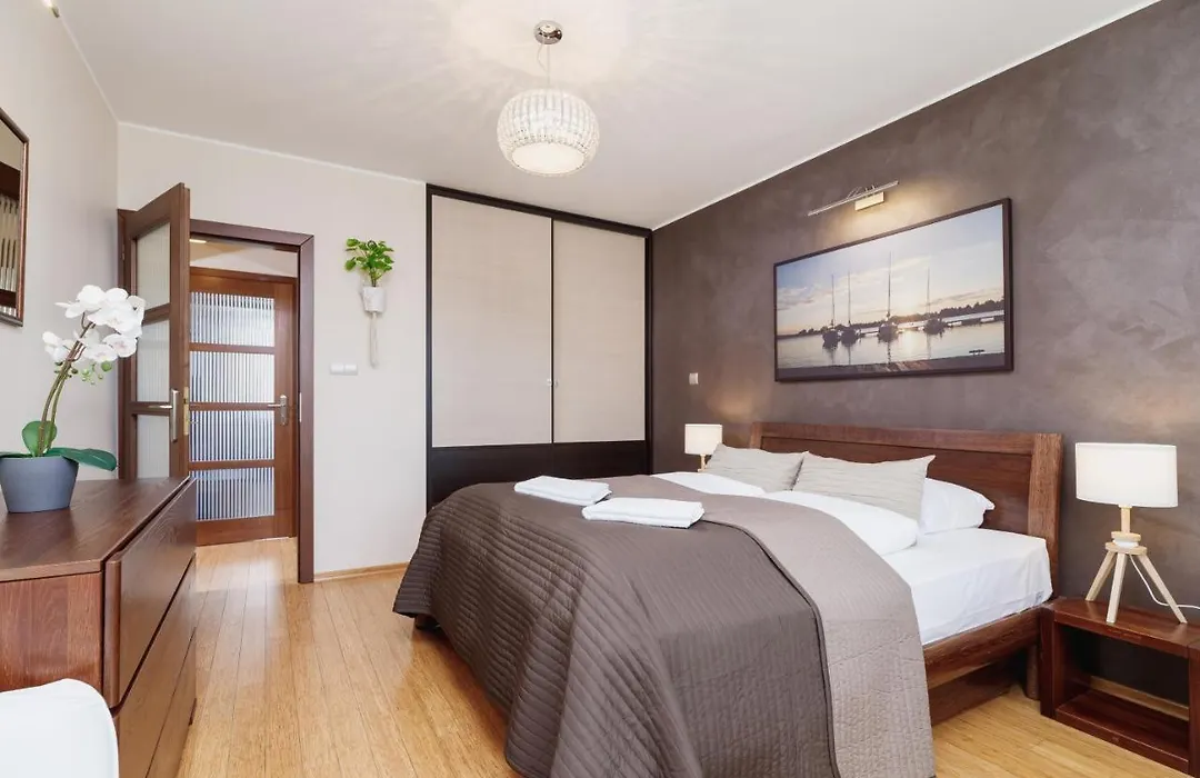 Apartments Obopólna Cracow by Renters-1